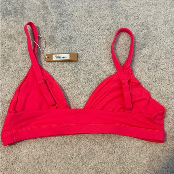NWT Skims M limited edition ultra pink bralette - Picture 3 of 4
